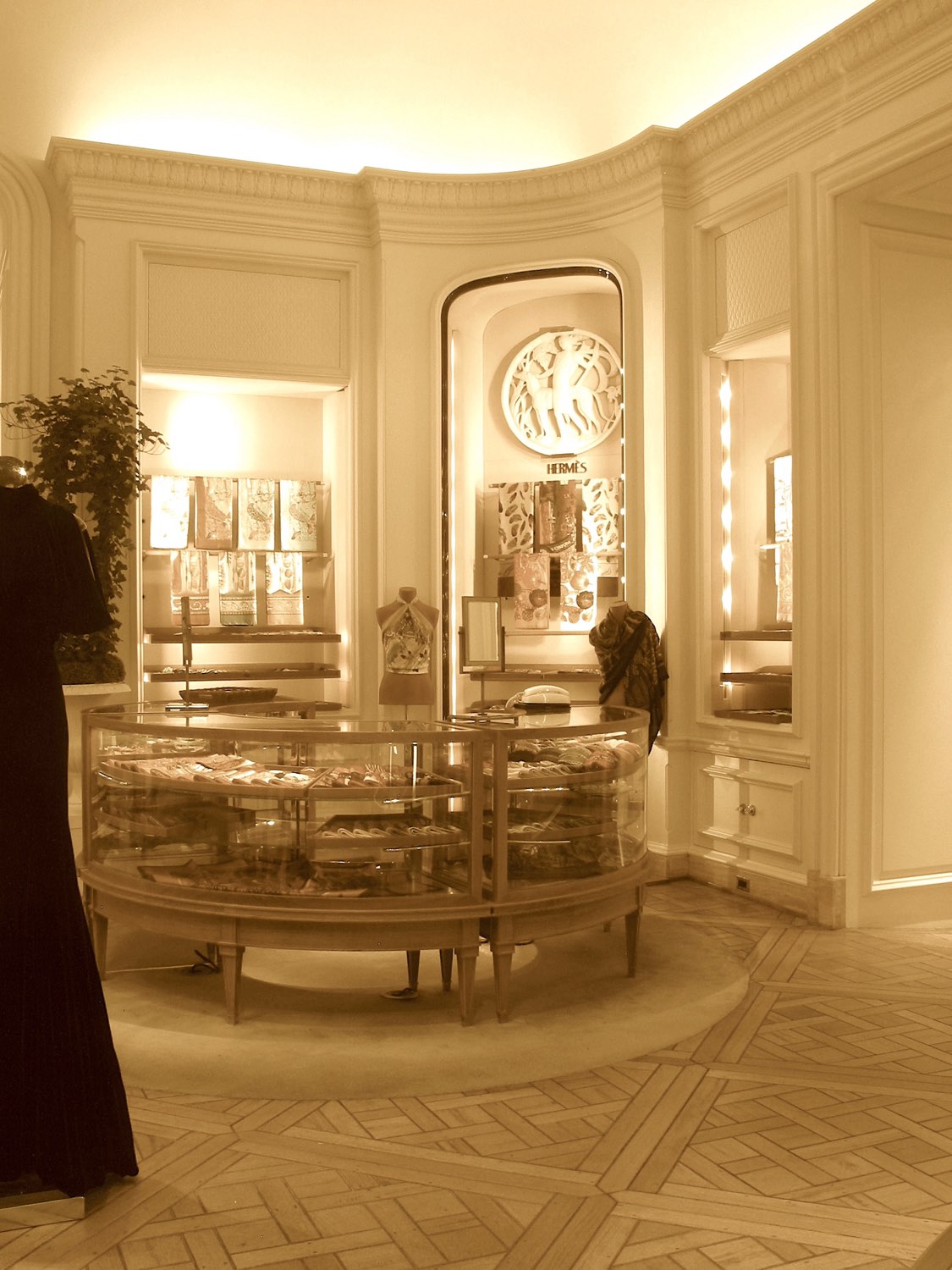 Bergdorf Goodman, photograph 4 of 14